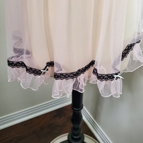 Victoria's Secret Chemise - Picture 4 of 11